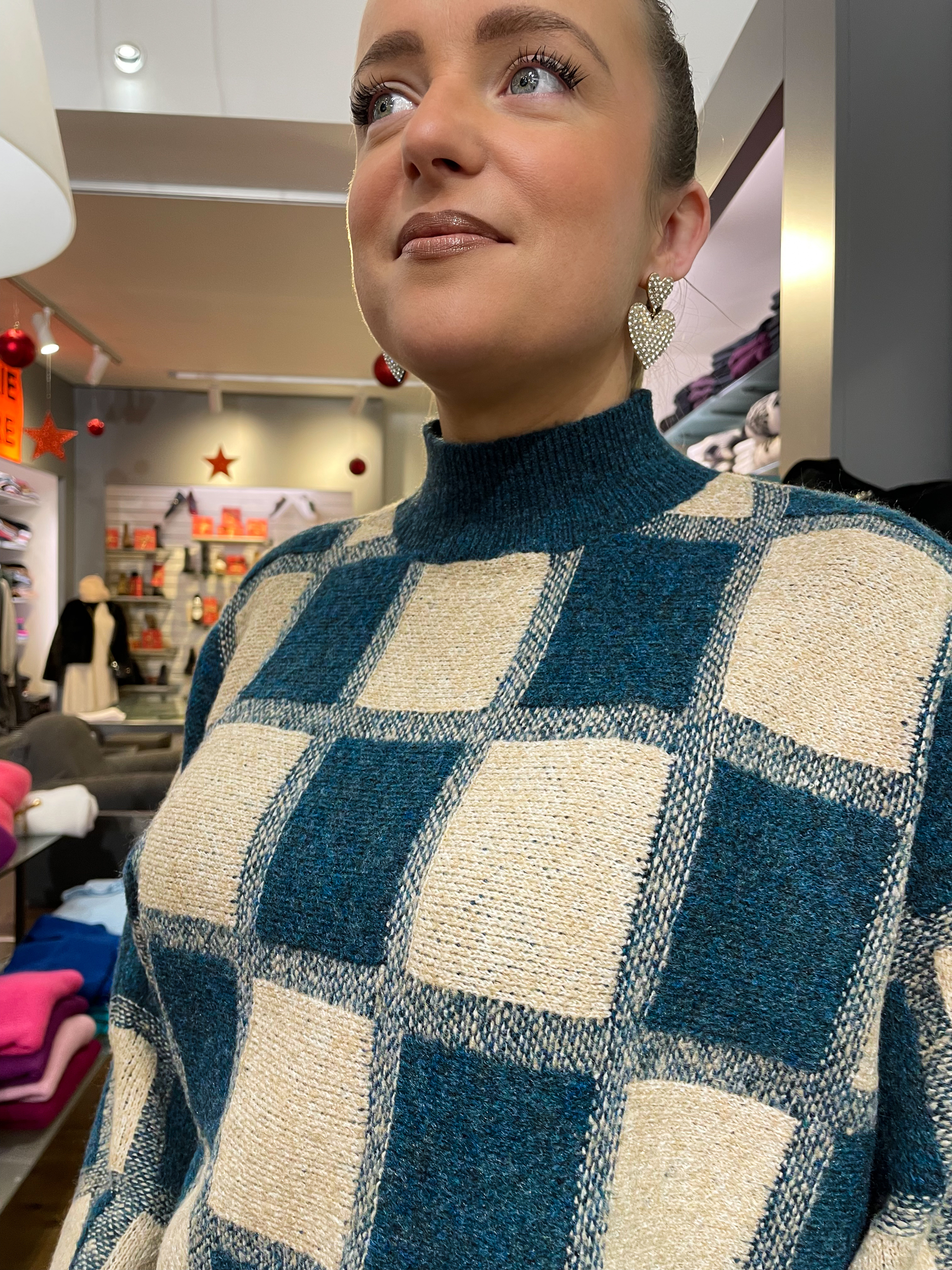 PULL SKATIE BLEU CANARD 3