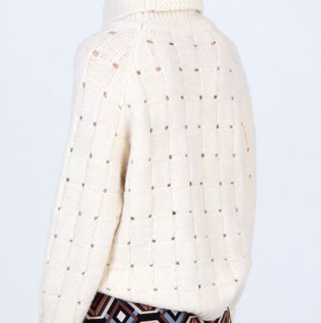 PULL ECRU SKATIE 3