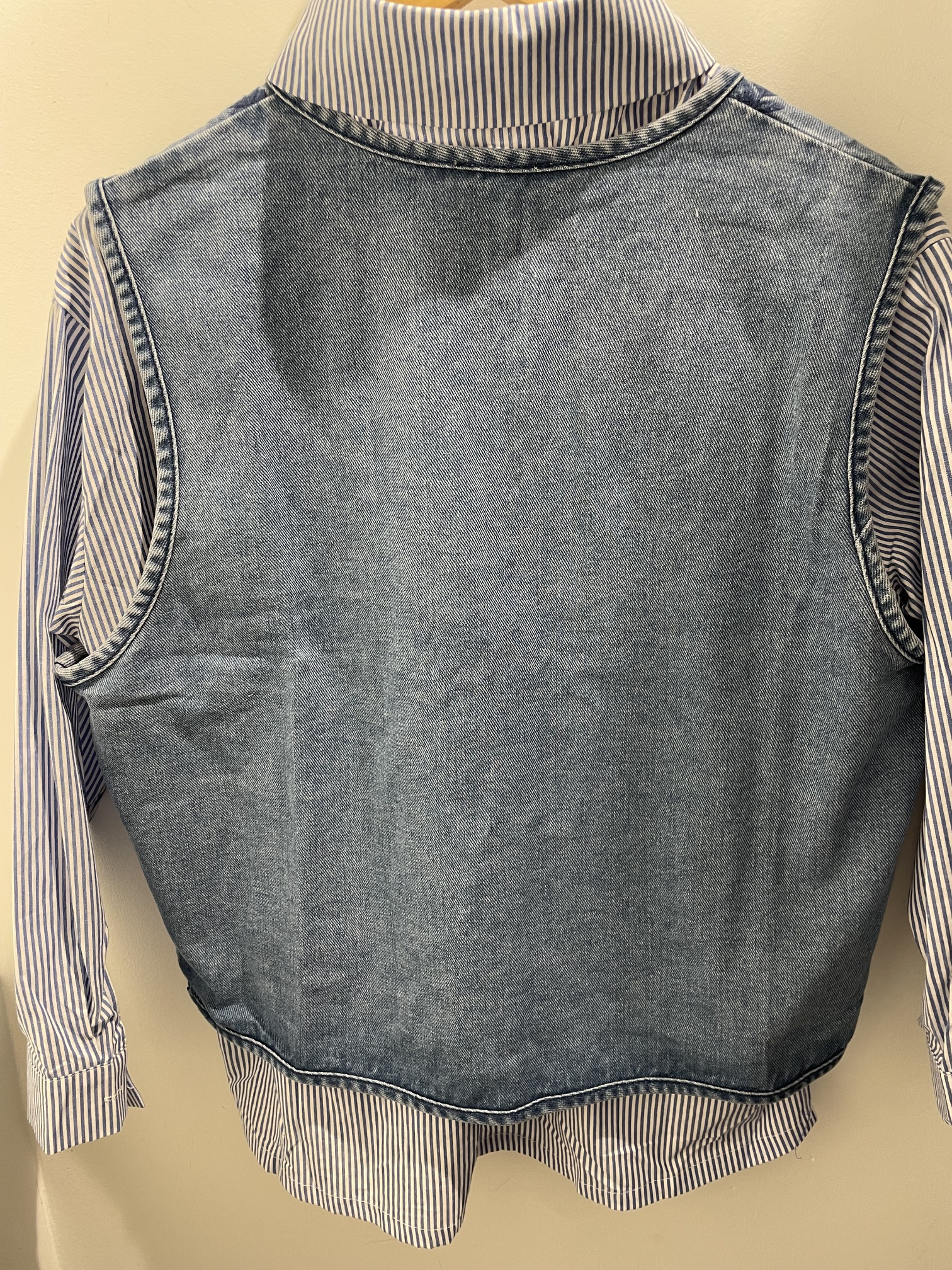 GILET SANS MANCHE BRODE 3