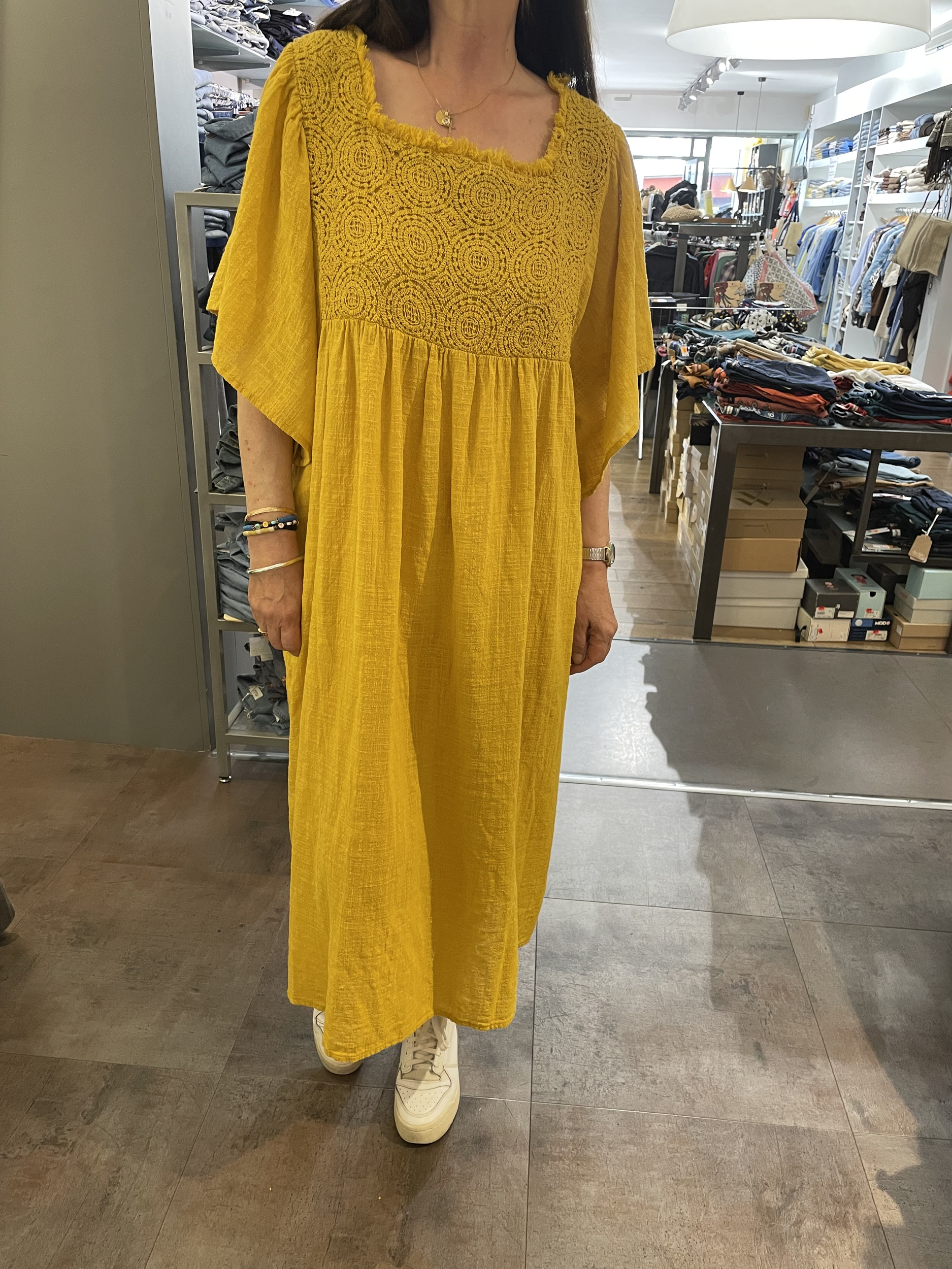ROBE JAUNE 1