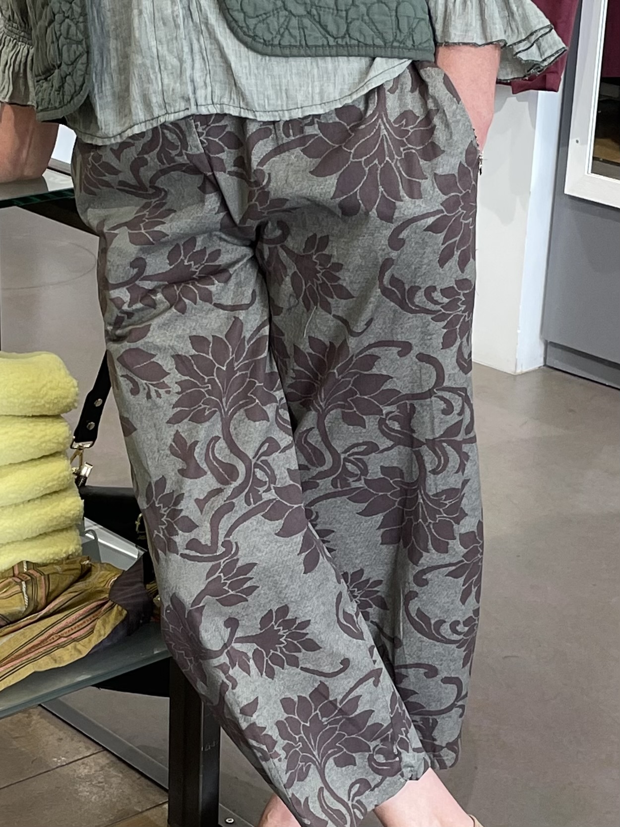 PANTALON A GROSSES FLEURS 2