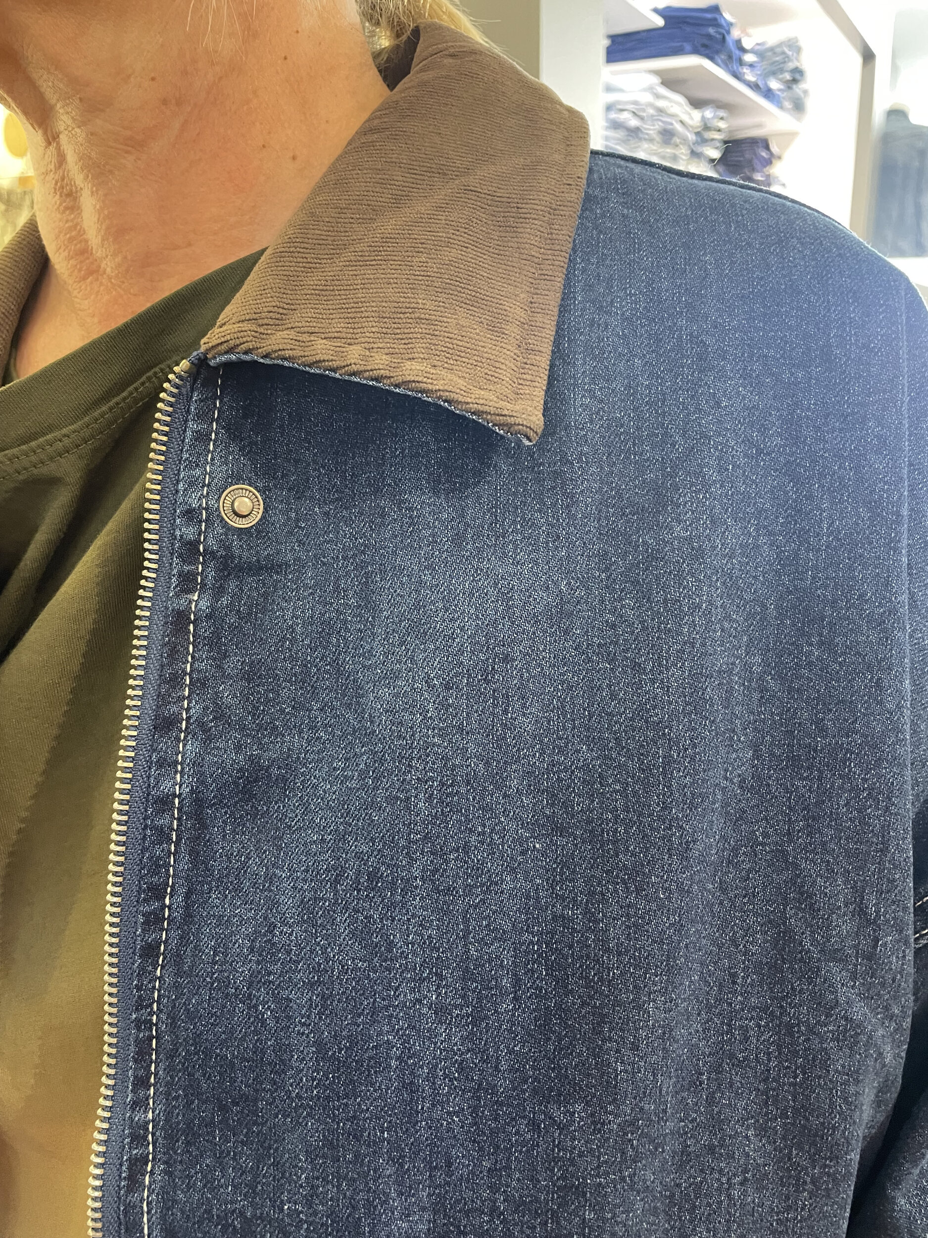 BLOUSON EN JEAN COL VELOURS 2