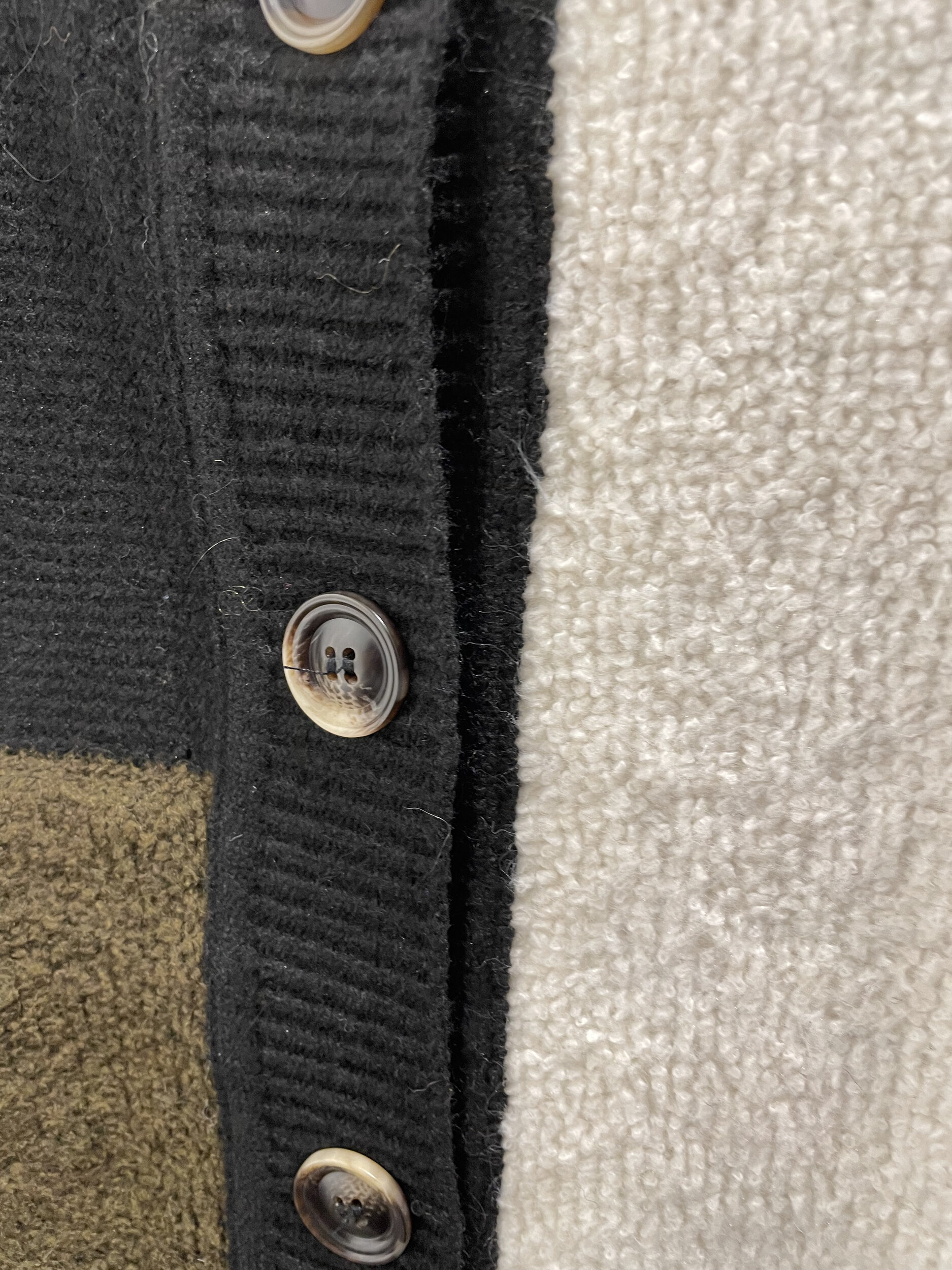 PETIT GILET BOUCLE 1