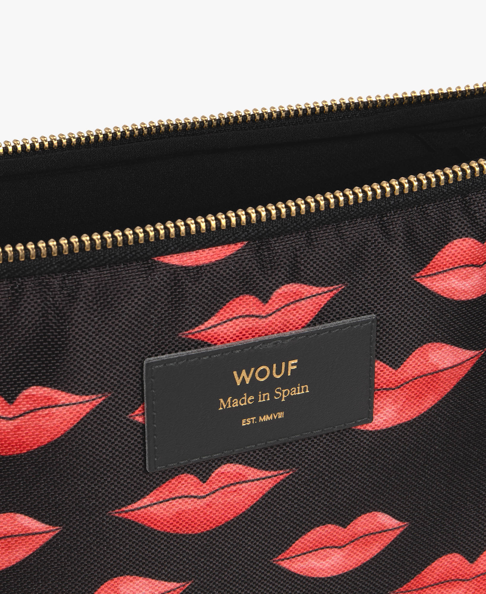 WOUF-13-Laptop-Sleeve-Beso-Label