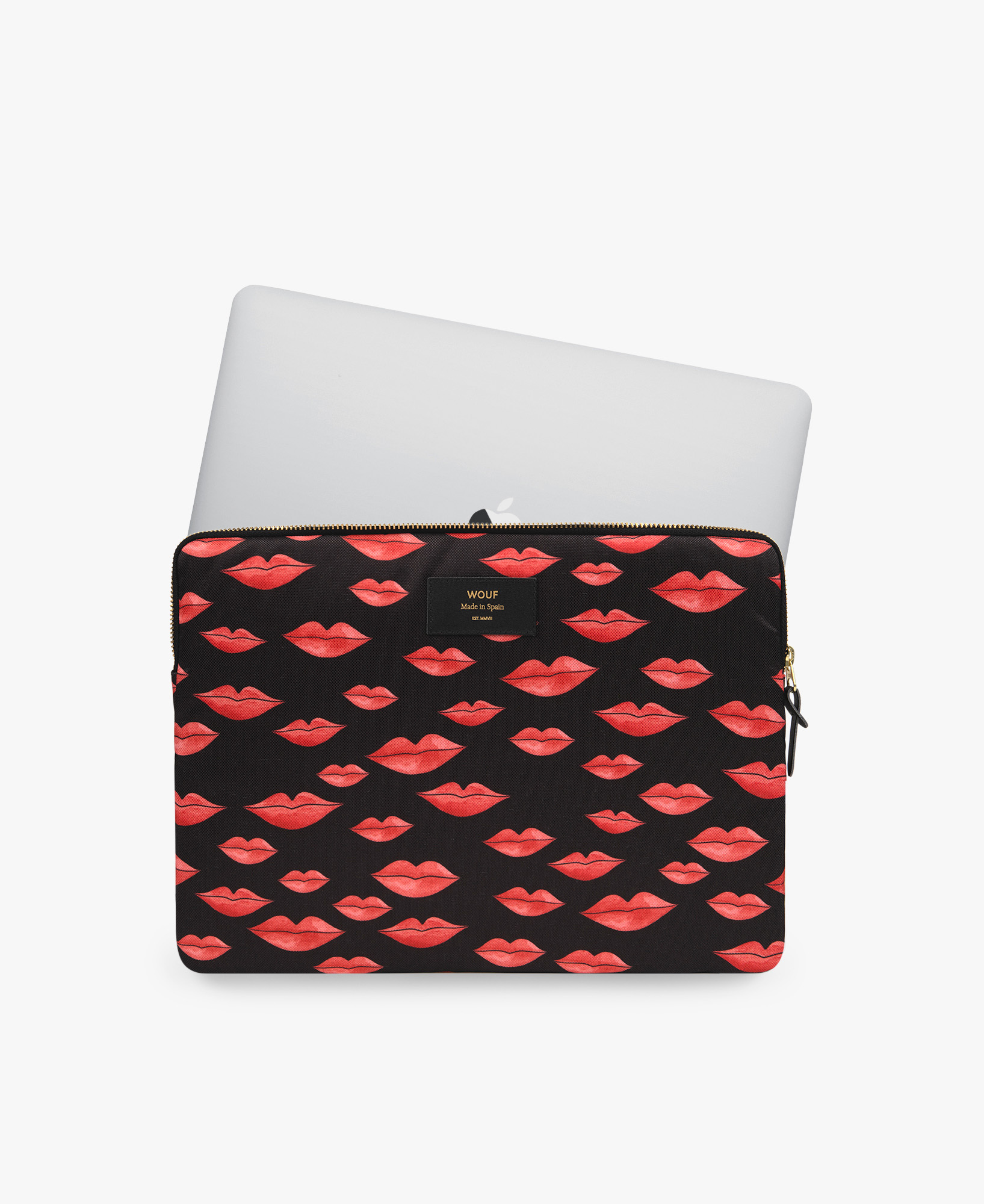 WOUF-13-Laptop-Sleeve-Beso-Usage