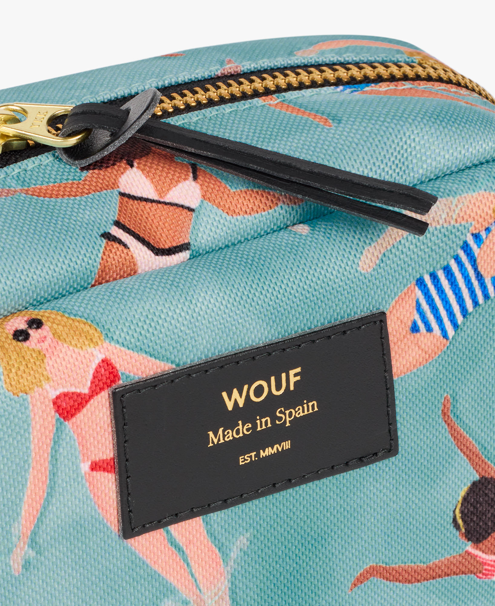 WOUF-Makeup-Bag-Swimmers-Label