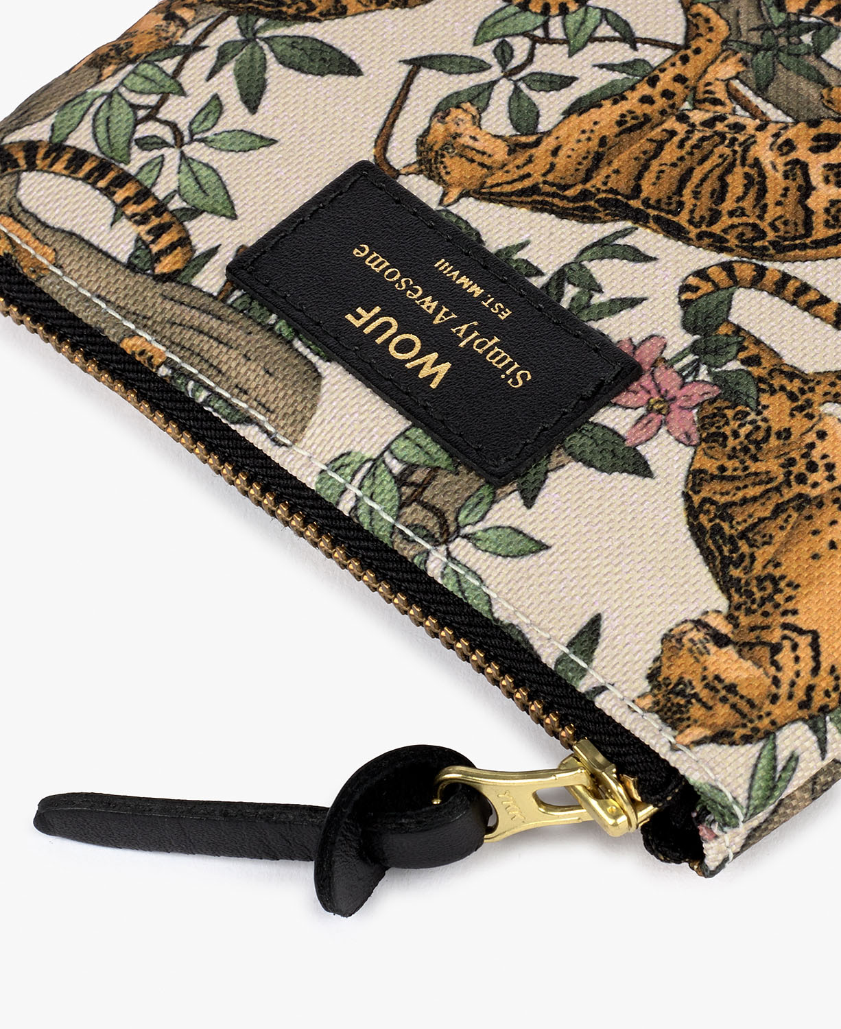 Lazy-Jungle-Small-Pouch-Bag-Detail