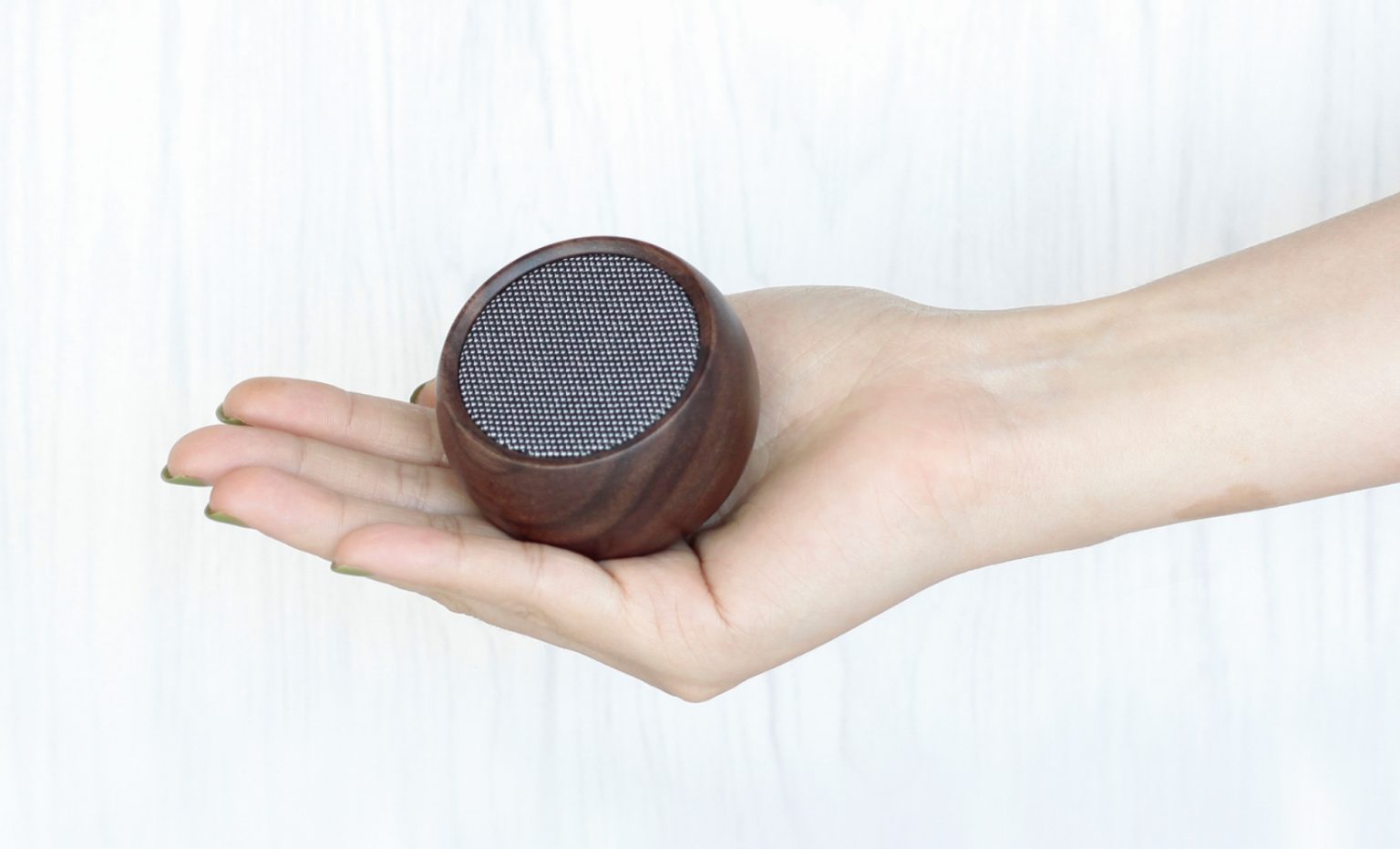 Gingko-Tumbler-Selfie-Bluetooth-Speaker03-1536x931