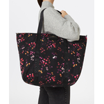 Tulips-Weekend-Bag-Model