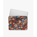 WOUF-13-Laptop-Sleeve-Camila-Usage