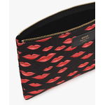 WOUF-XL-Pouch-Beso-Detail