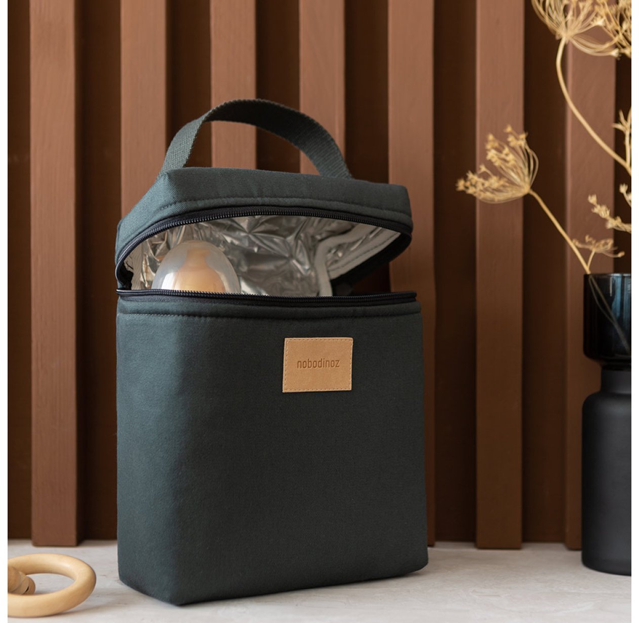 sac-bouteille-et-biberon-on-the-go-bleu-carbone-nobodinoz-2_1264x1234