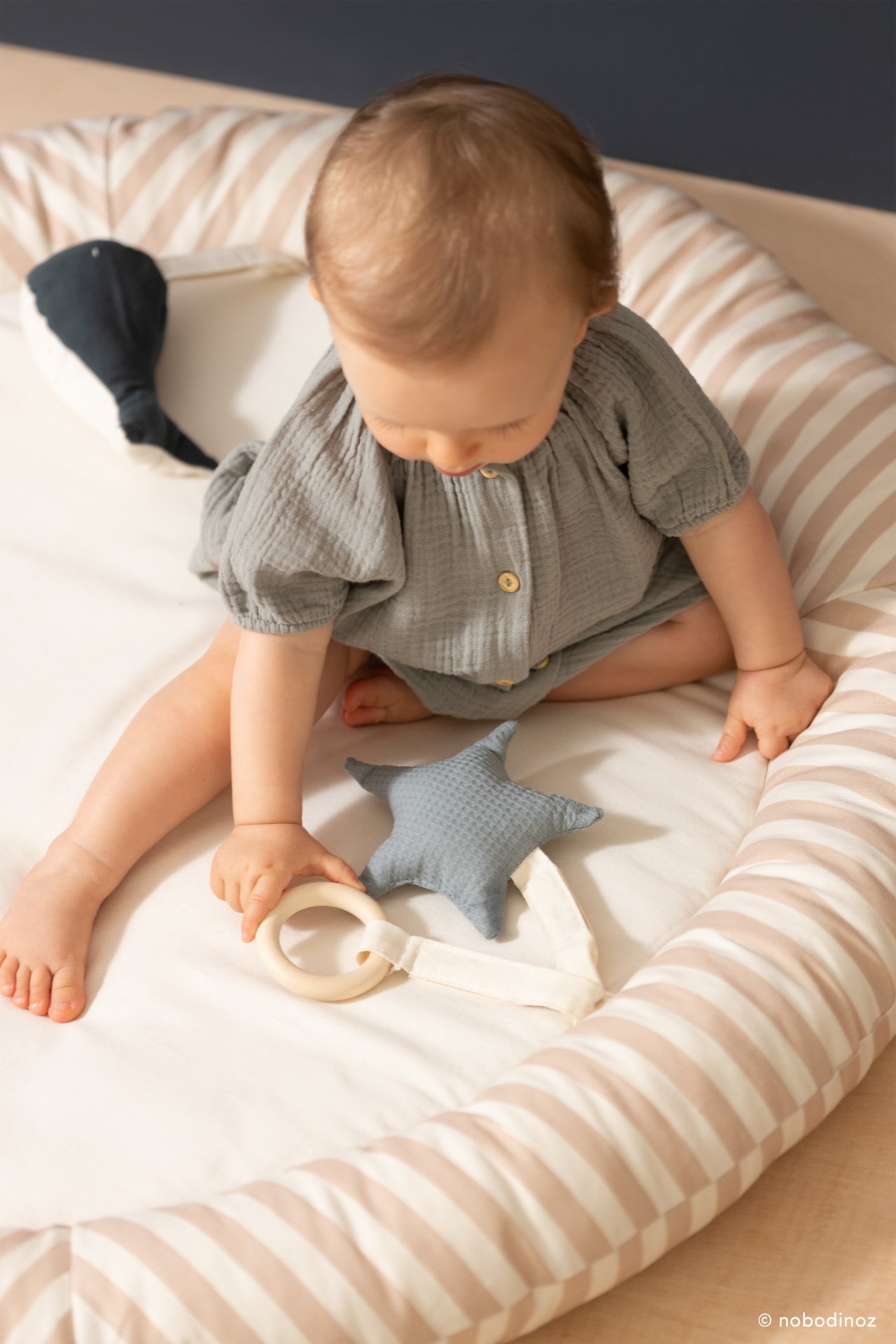 Growing-green-sea-baby-activity-nest-taupe-stripes-natural-nobodinoz-3-v-8435574923905