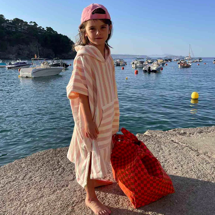 PONCHO SUZON ROSE IN APRIL14