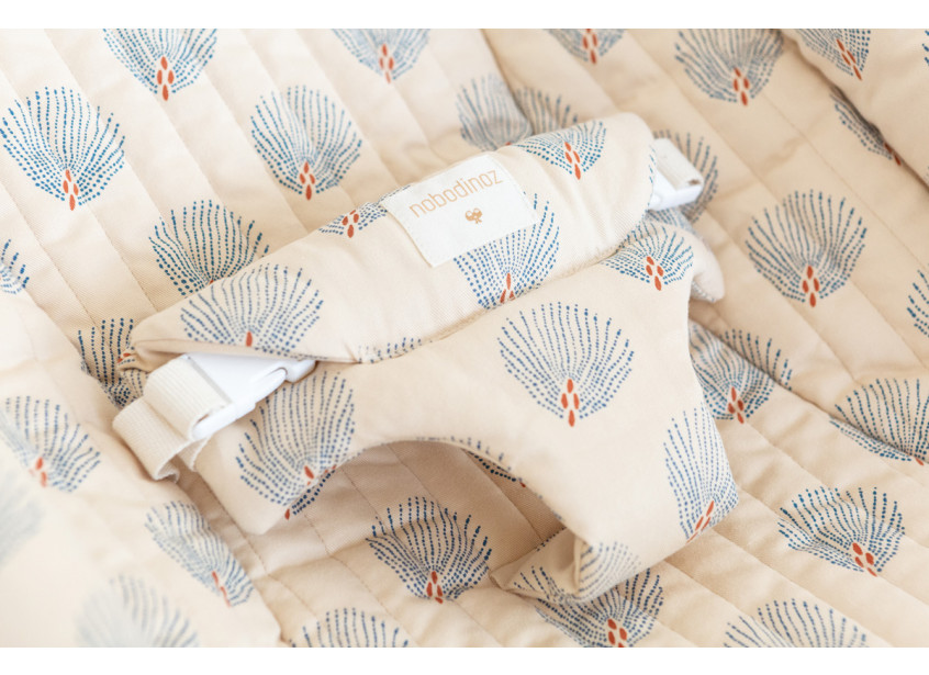 growing-green-baby-bouncer-blue-gatsby-cream-nobodinoz-4-8435574918444