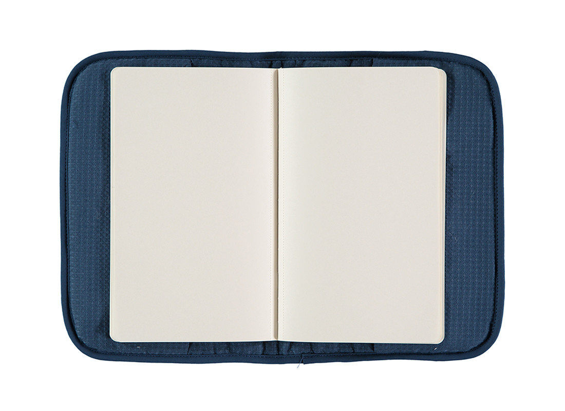 poema-health-booklet-protege-carnet-de-sante-funda-carnet-night-blue-honeycomb-nobodinoz-2