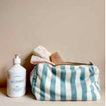 VIC BLUE CLOUD TROUSSE DE TOILETTE ROSE IN APRIL3