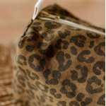 VIC GRAOU OLIVE TROUSSE DE TOILETTE ROSE IN APRIL2