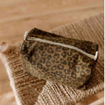 VIC GRAOU OLIVE TROUSSE DE TOILETTE ROSE IN APRIL1