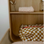 VIC DAMIER CARAMEL TROUSSE DE TOILETTE ROSE IN APRIL2