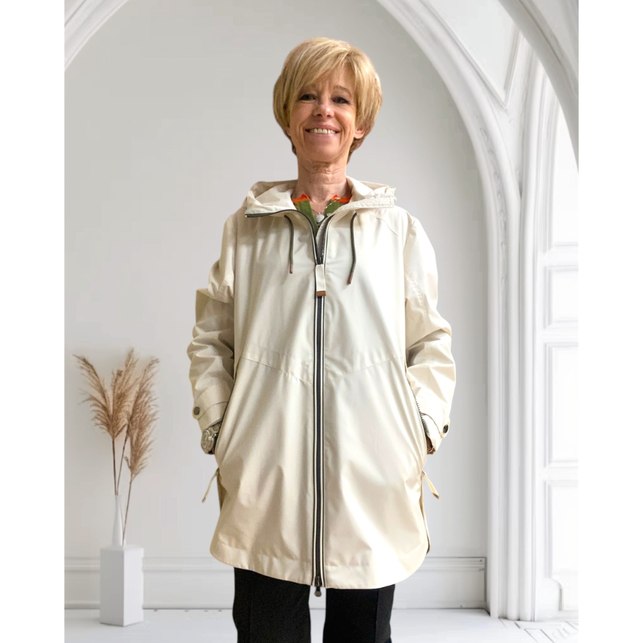 impermeable-barbara-lebek-ecru-capuche