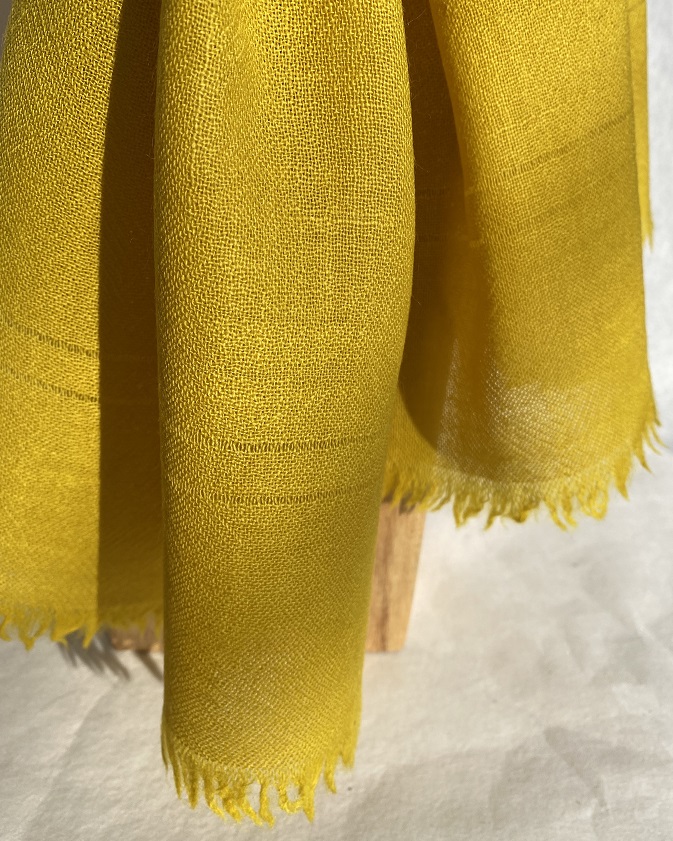 detail foulard laine jaune peregreen