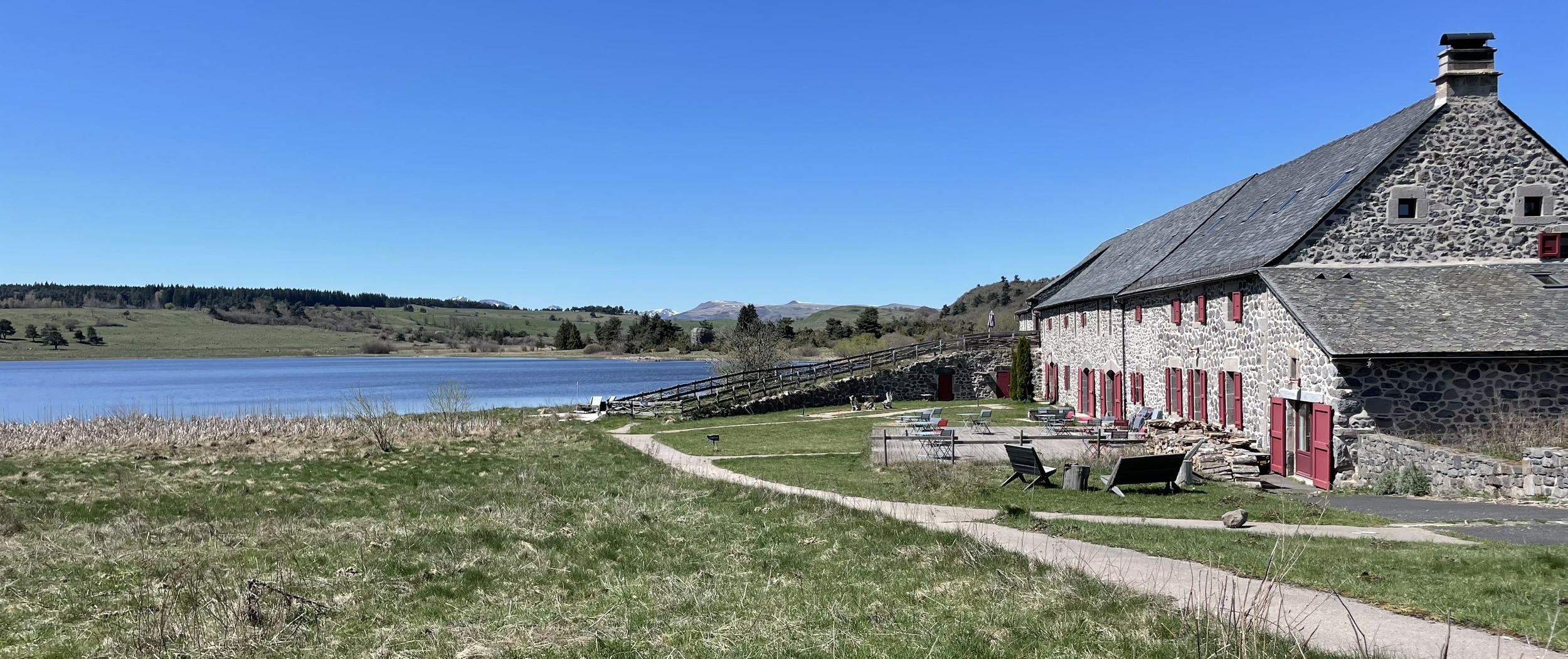 ecolodge lac du pacher peregreen cantal