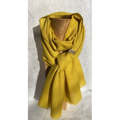 Echarpe pure laine jaune vif, fleurs de gaude, teinture naturelle Pérégreen