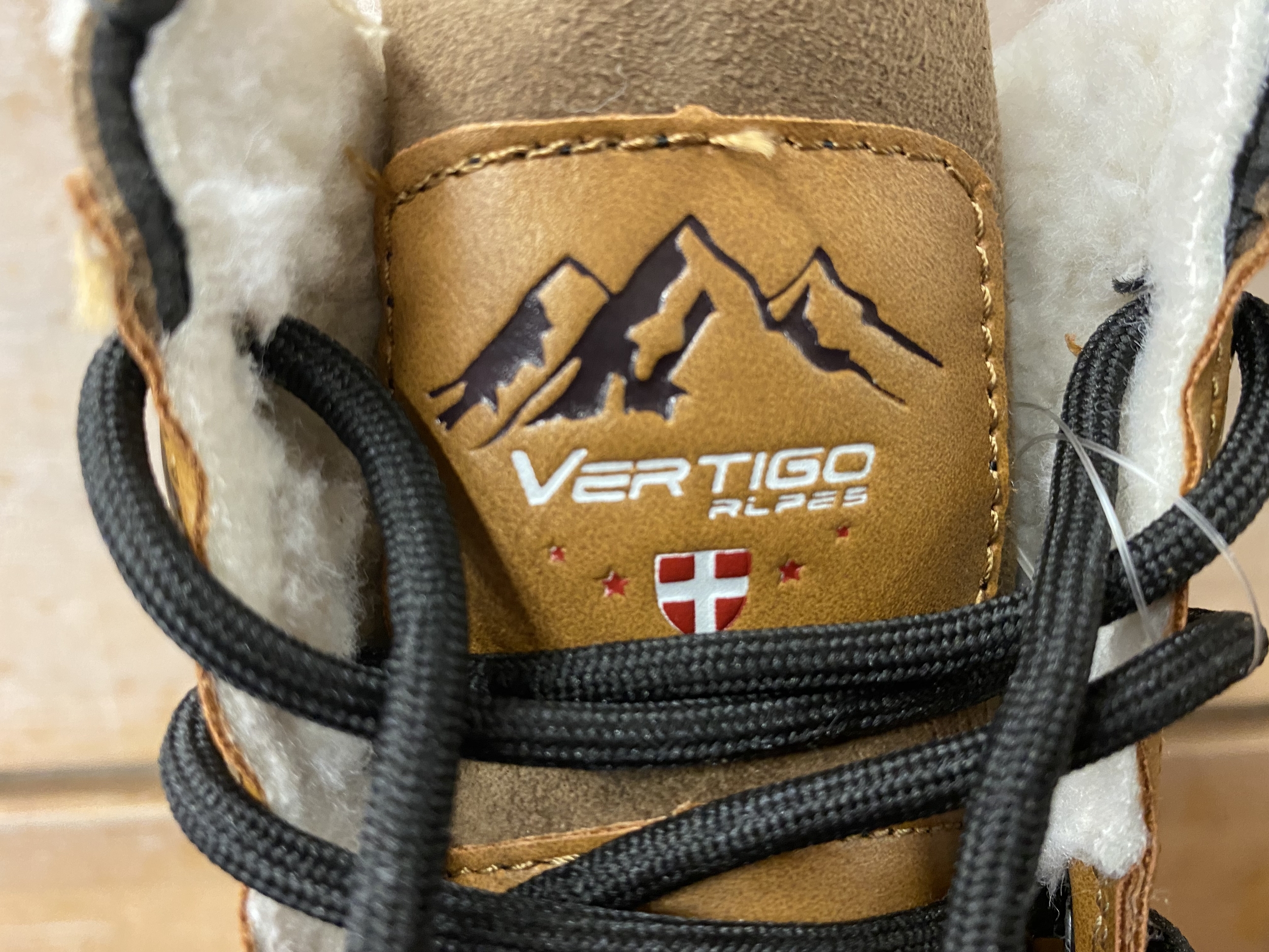 Botte-neige-après ski-homme-alpes vertigo-gotha-camel-logo