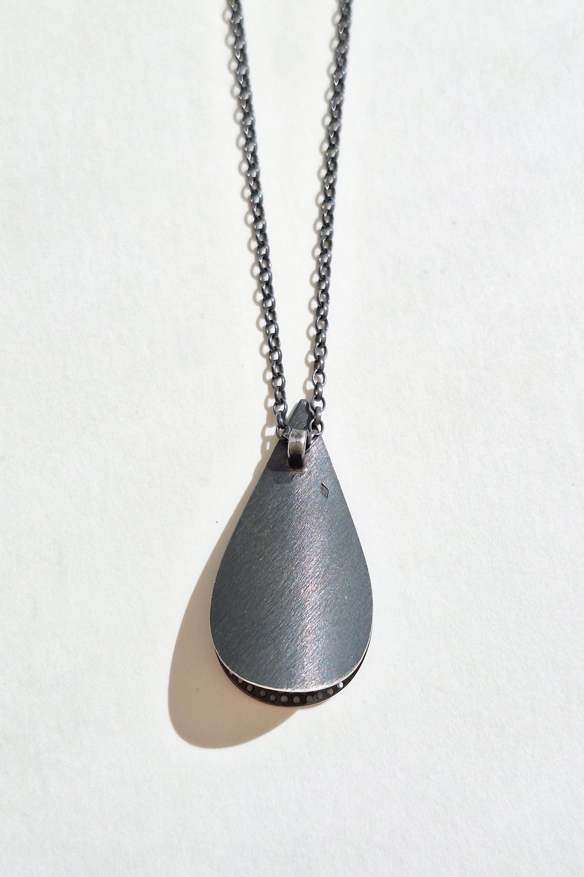 Pendentif-Goutte-dentelle-noir-Quinchez