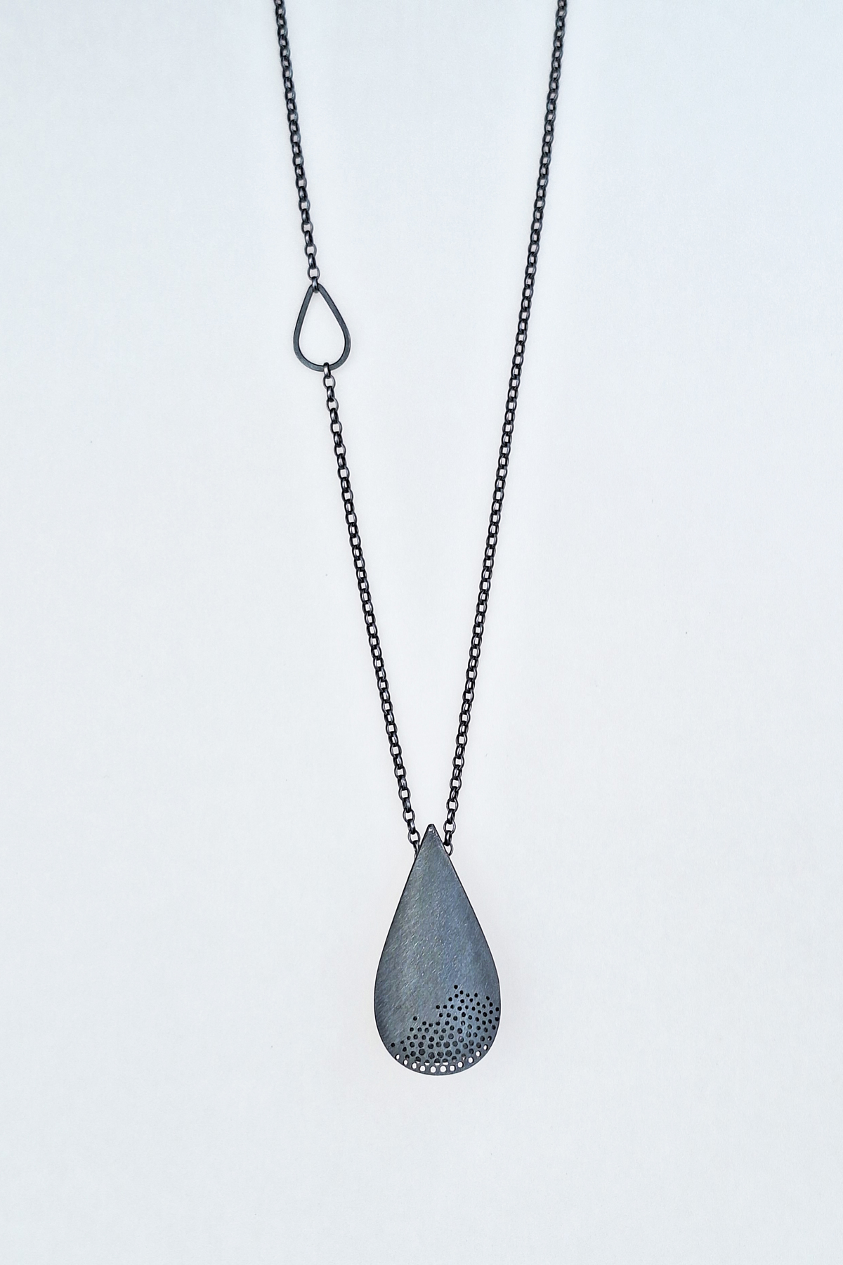 Pendentif-Goutte-dentelle-noir-Quinchez-a