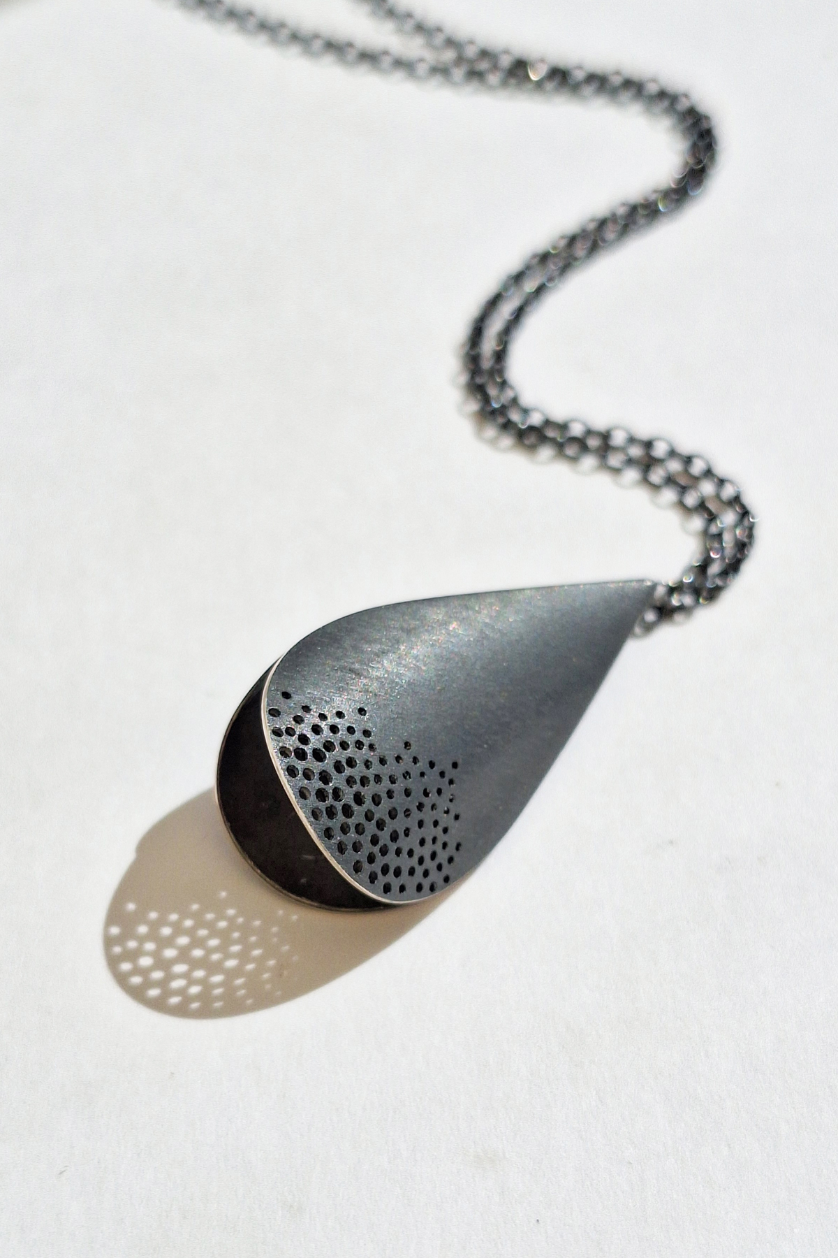 Pendentif-Goutte-dentelle-noir-Quinchez-d