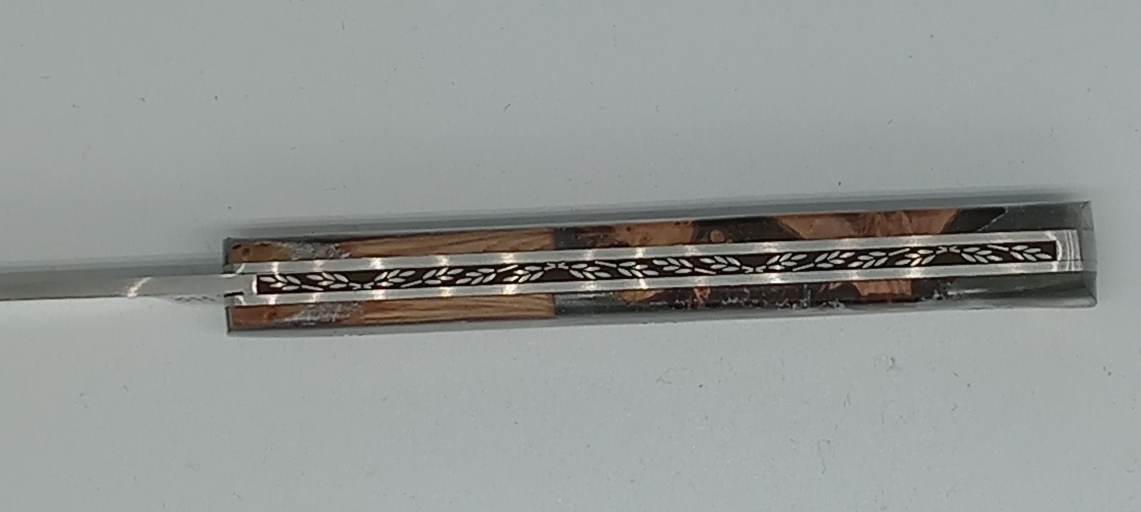 2020 multi bois resine grise guillochage