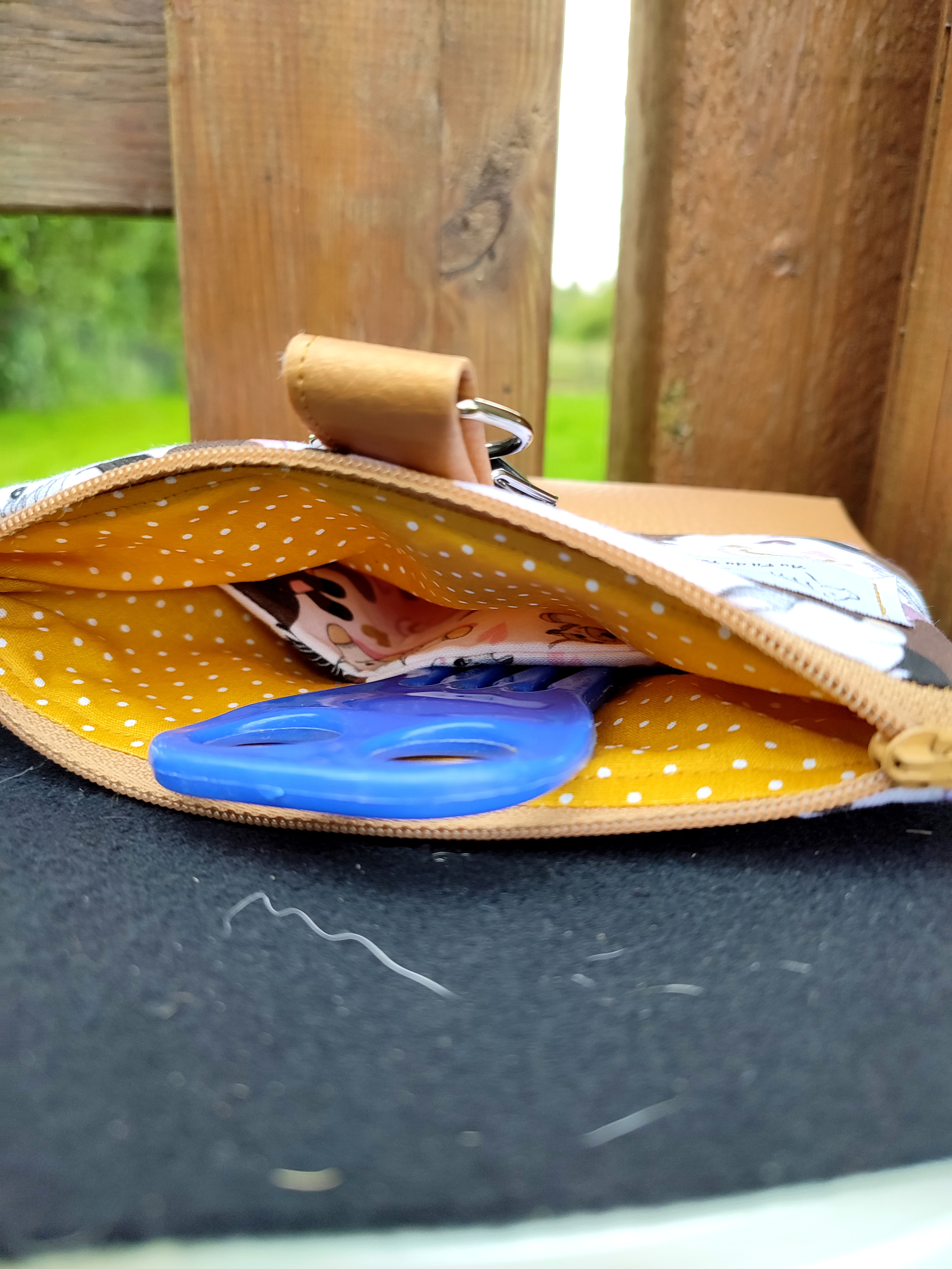 pochette élastiques intérieur reduit