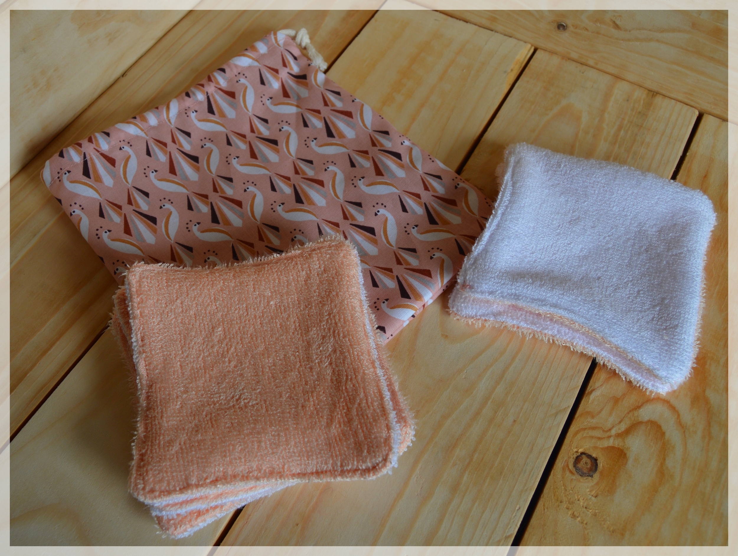 pochon et lingettes paon rose 2