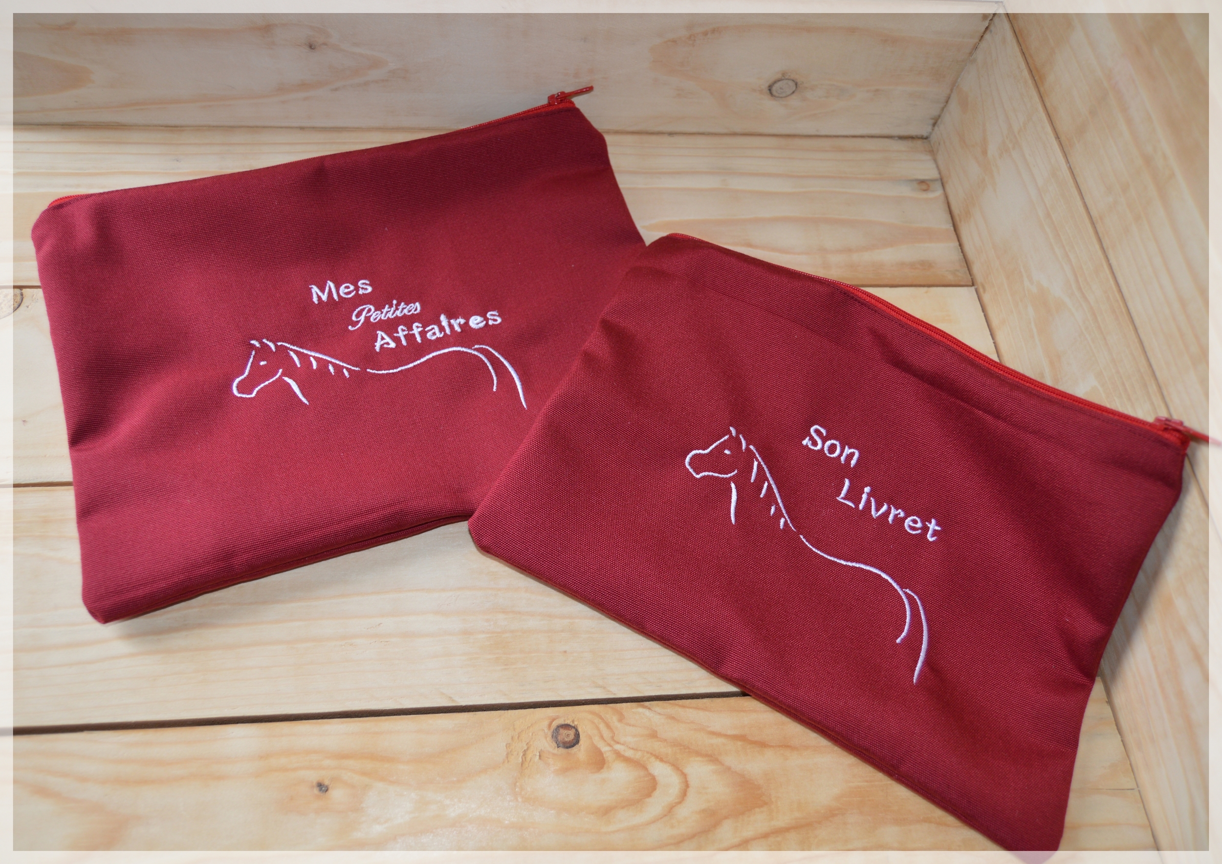 2 pochettes bordeaux blanc