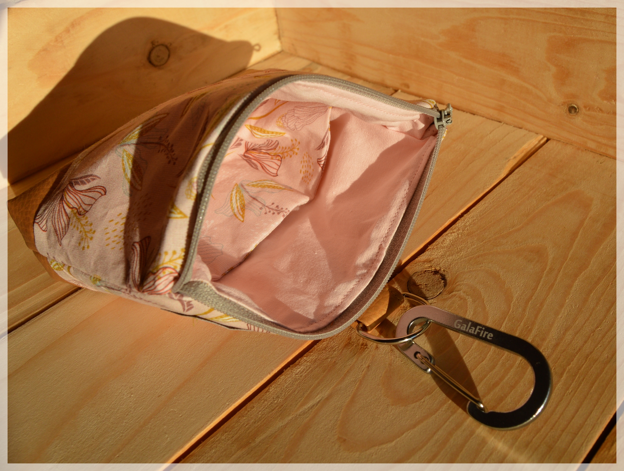pochette élastiques floraison or 3
