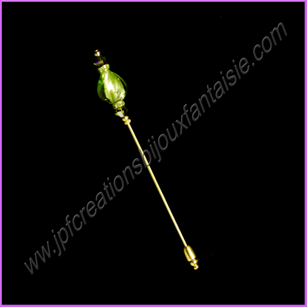 Broche métal doré, verre de Murano vert anis et cristal de Swarovski kaki