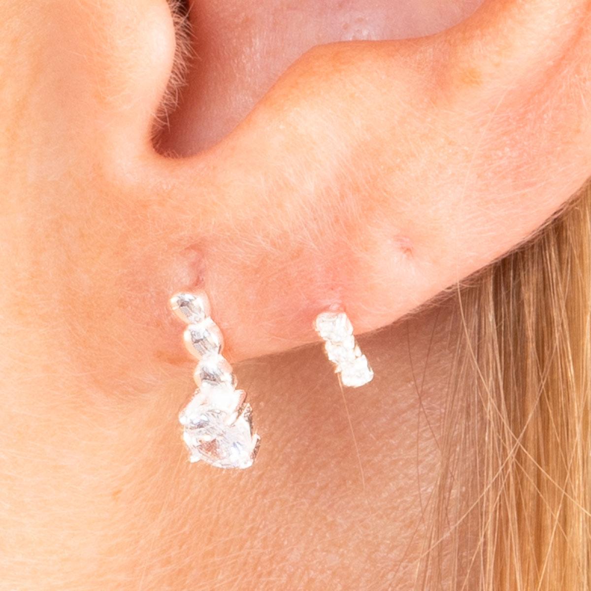 #33 Boucles d'oreilles sur tige main image 0