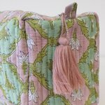 Trousse-de-toilette-N°121-Claire-Beaugrand