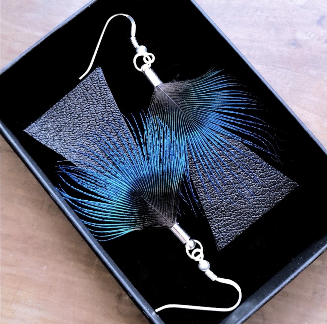 Verdegrine - boucles d'oreilles cuir et plume - argent 925 - création artisanale