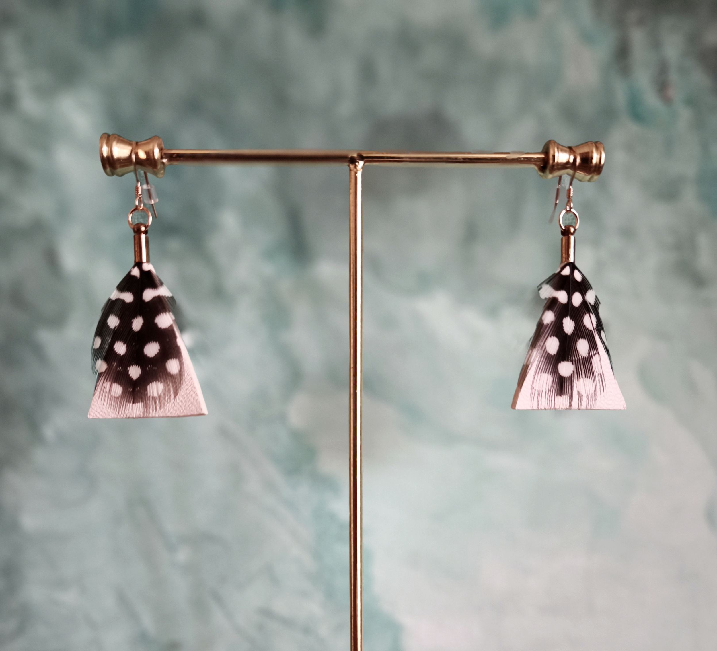 Verdegrine, Boucles triangle, Cuir blanc, Plume