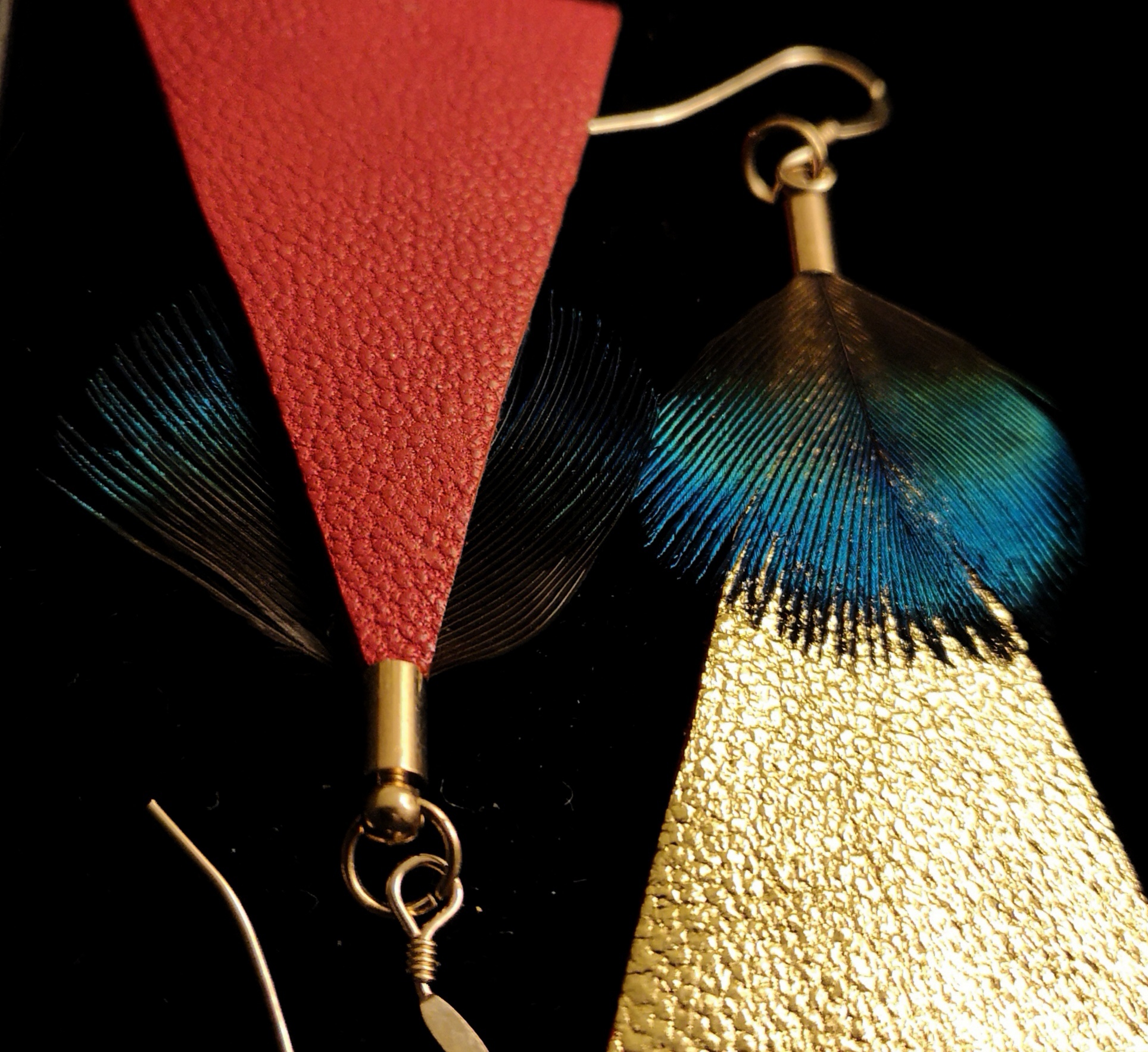 gold leaf peacock verdegrine boucles d oreilles detail
