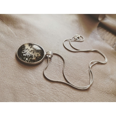 Poussière de Lune, Verdegrine, Pendentif