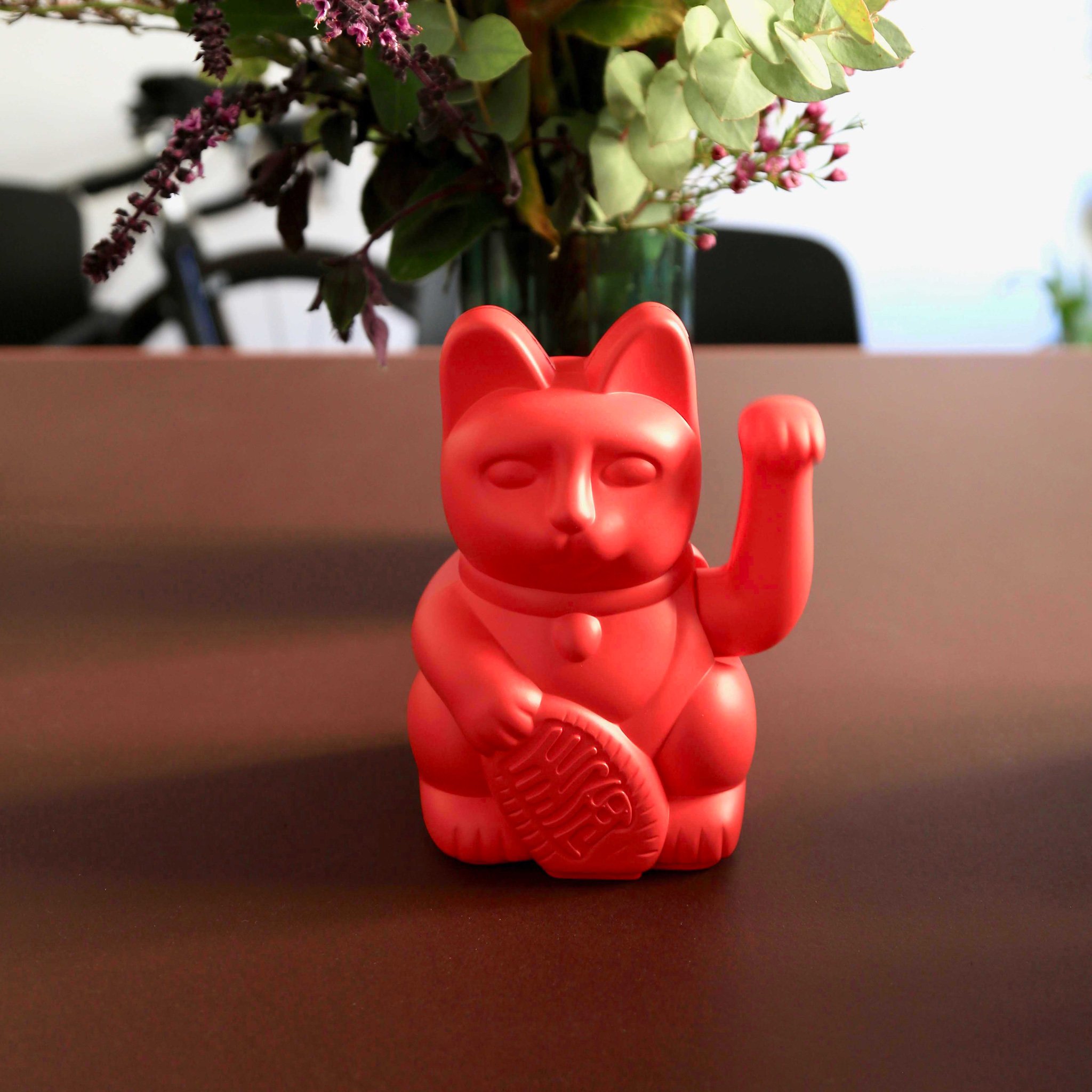 lucky cat red ambiance