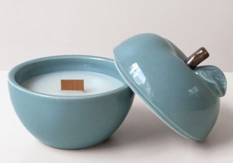 bougie pomme bleu clair ouverte