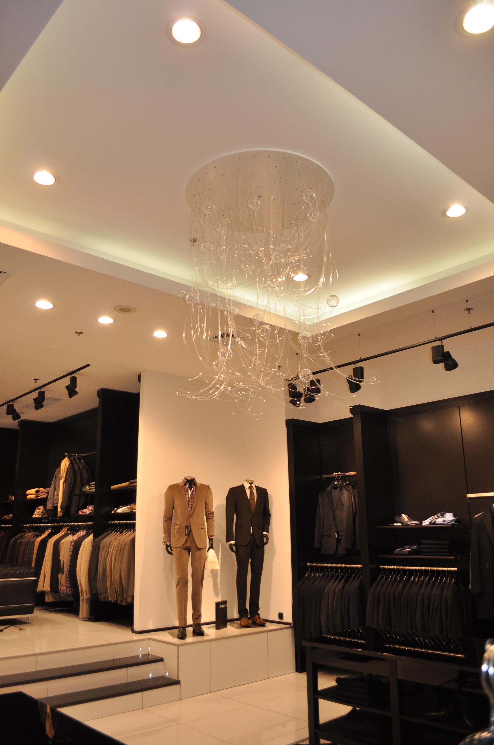 Magasin LIONEL CENTRE COMMERCIAL BELLEPINE 2010  LUSTRE WONTS