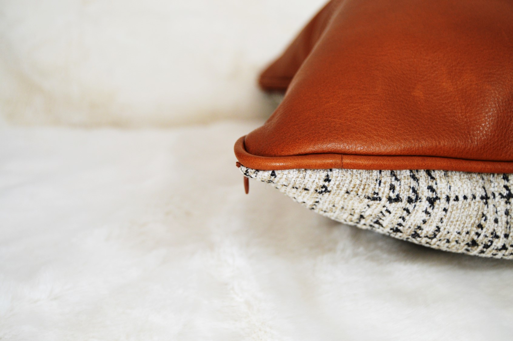 Détail coussin VRauf Authentique Cuir et tissu