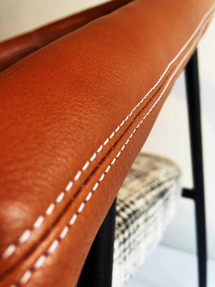 Zoom Cuir pleine fleur et Tissu - Chaise LAuthentique - Made in France- VRauf