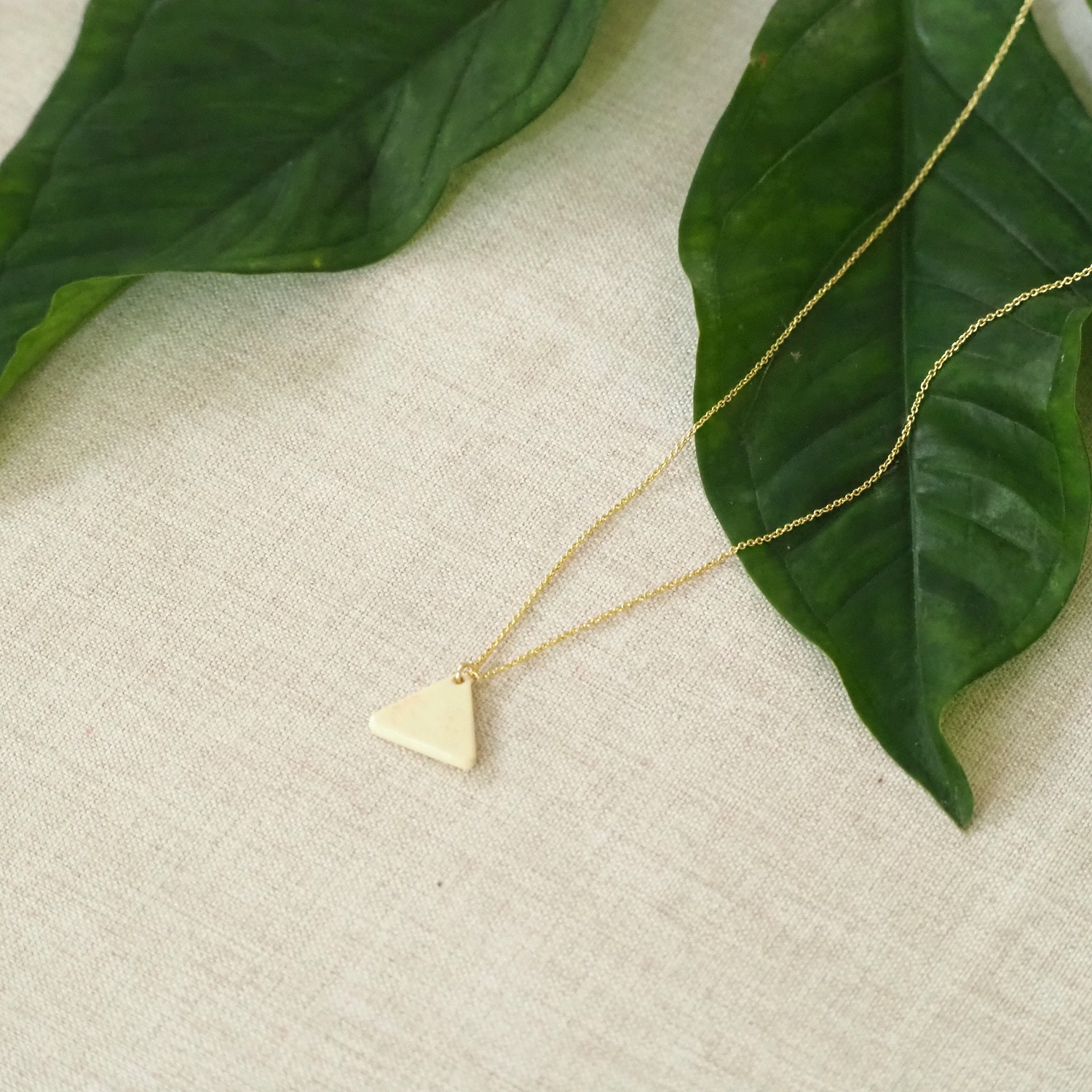 Collier minimaliste bone - Triangle